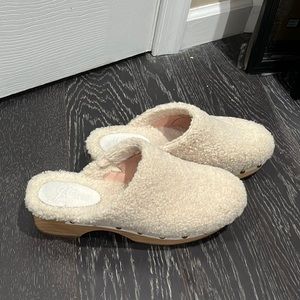 Sherpa clogs